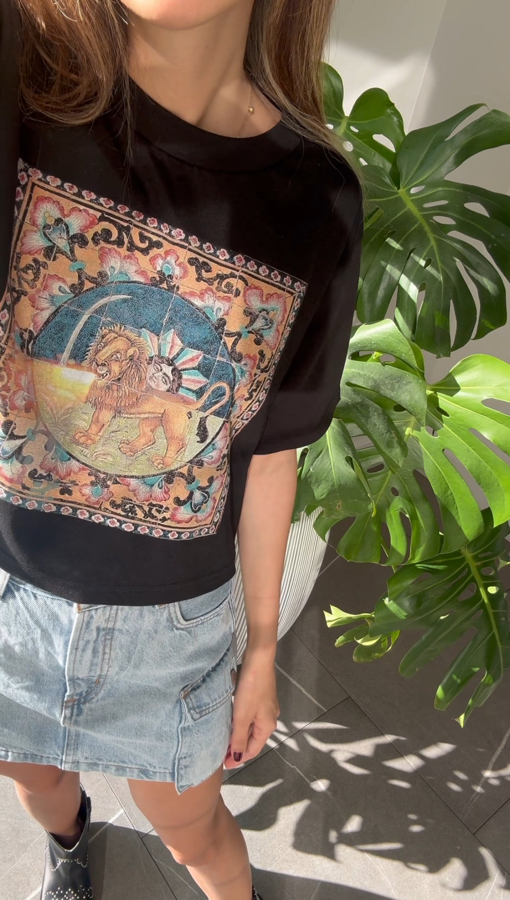 The Lion and Sun Tee in black