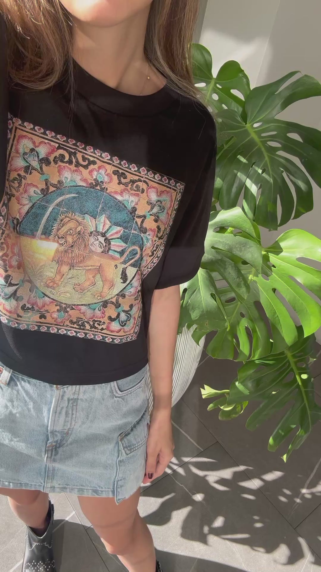 The Lion and Sun Tee in black