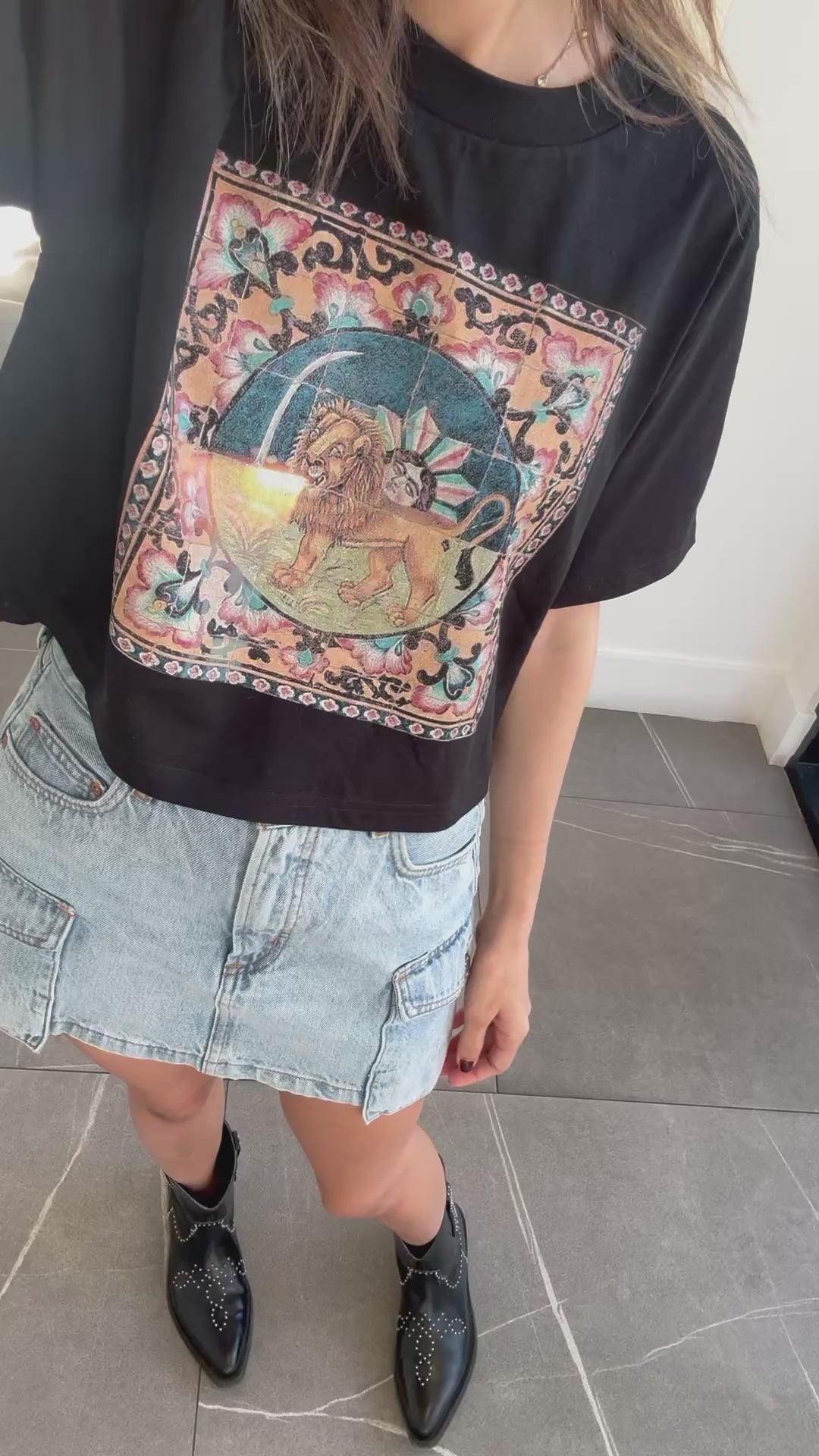 The Lion and Sun Tee in black